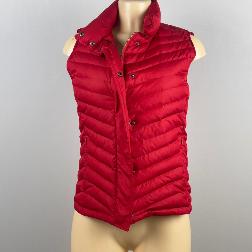 Talbots Puffer Vest Womens Small Down Filled Chevron Quilted Red Mock Neck Zip